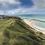 Peace Among Pines In West Sea Gem بيت للعطل