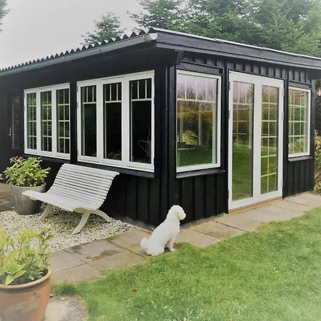 Casa de Férias Ro Blandt Naletraeer I Vesterhavsperlen Hjørring