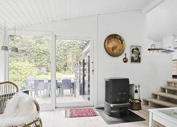 Casa de Férias Ro Blandt Naletraeer I Vesterhavsperlen