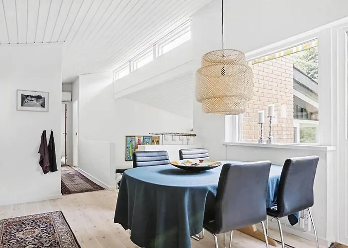 Casa de Férias Ro Blandt Naletraeer I Vesterhavsperlen