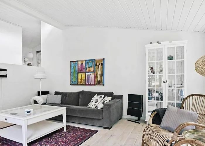 Ro Blandt Naletraeer I Vesterhavsperlen Casa de Férias