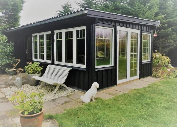 Casa de Férias Ro Blandt Naletraeer I Vesterhavsperlen Hjørring